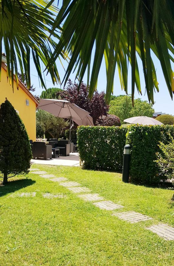 Отель Ibis Manosque Cadarache Экстерьер фото