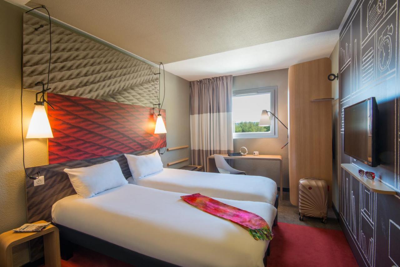 Отель Ibis Manosque Cadarache Экстерьер фото