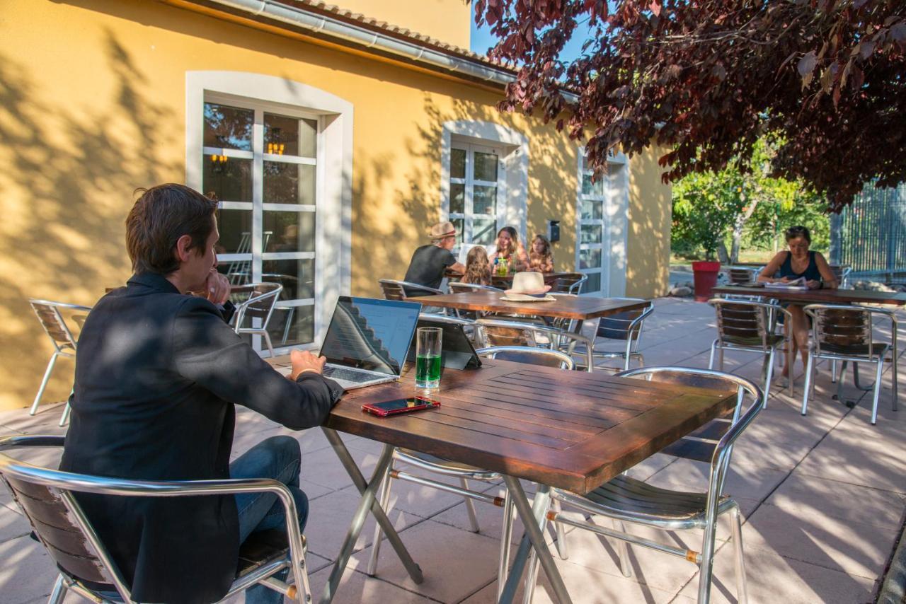 Отель Ibis Manosque Cadarache Экстерьер фото