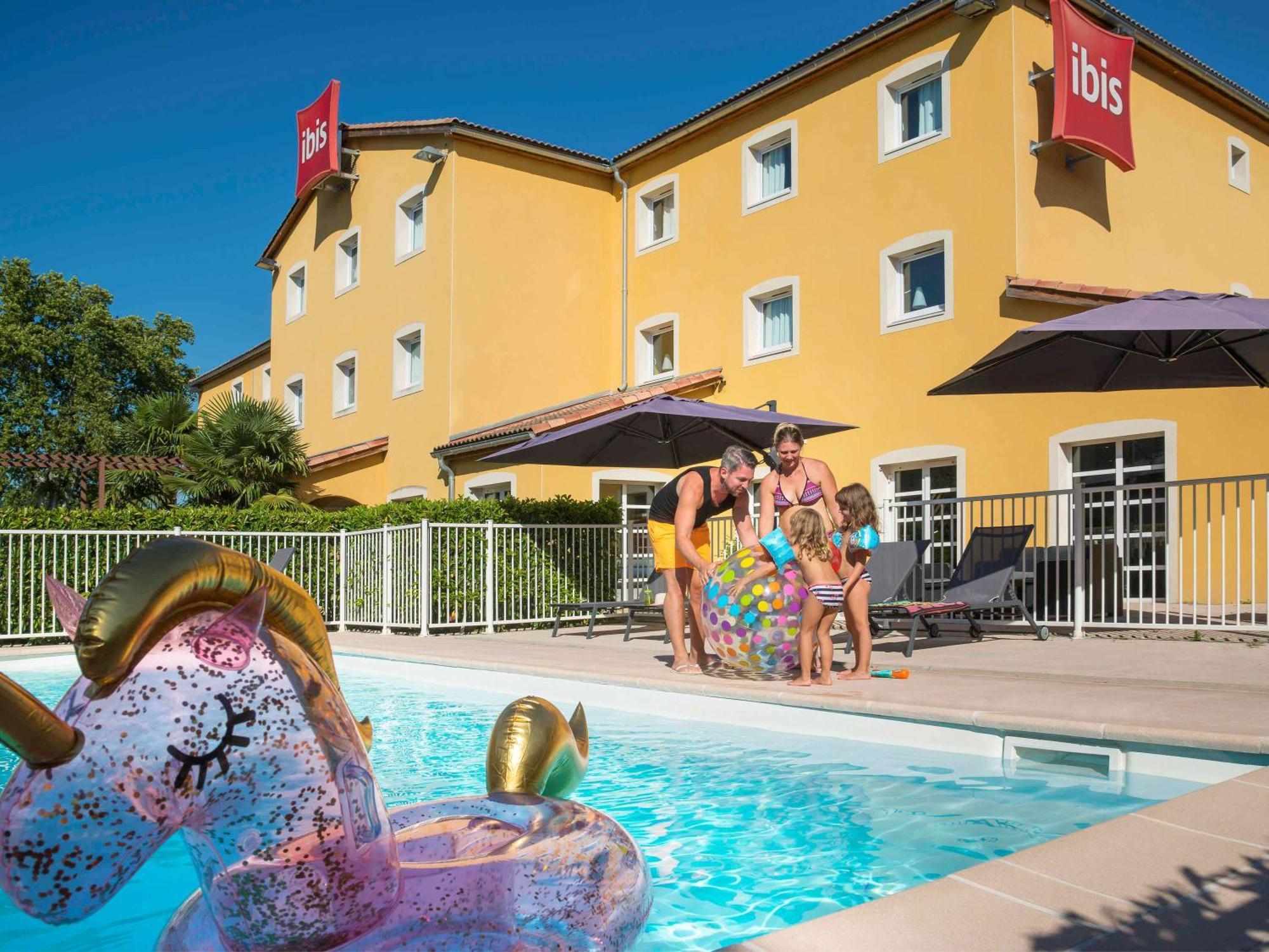Отель Ibis Manosque Cadarache Экстерьер фото