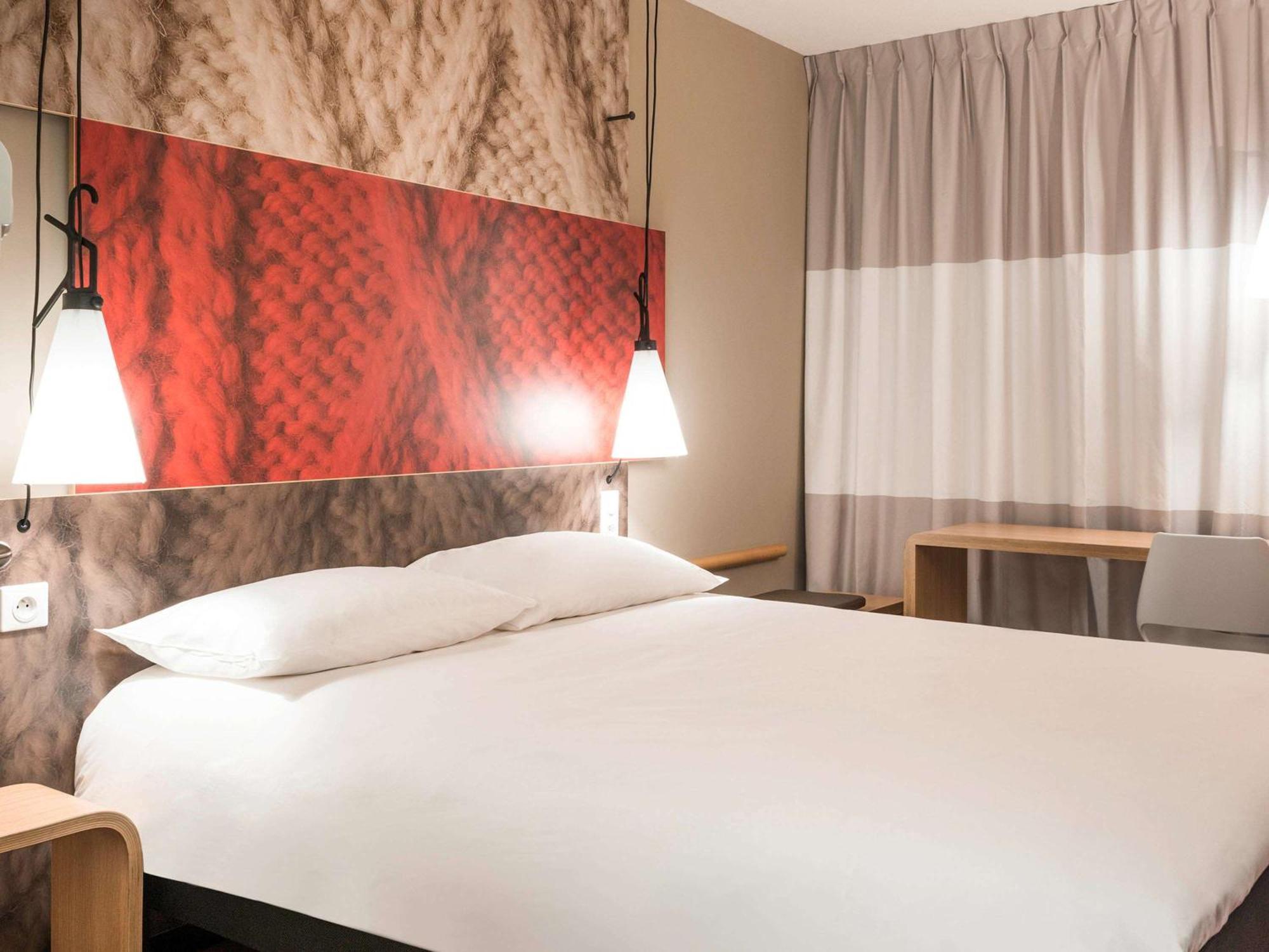 Отель Ibis Manosque Cadarache Экстерьер фото