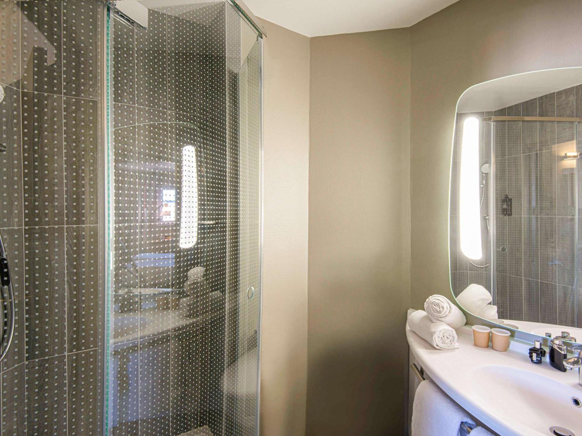 Отель Ibis Manosque Cadarache Экстерьер фото