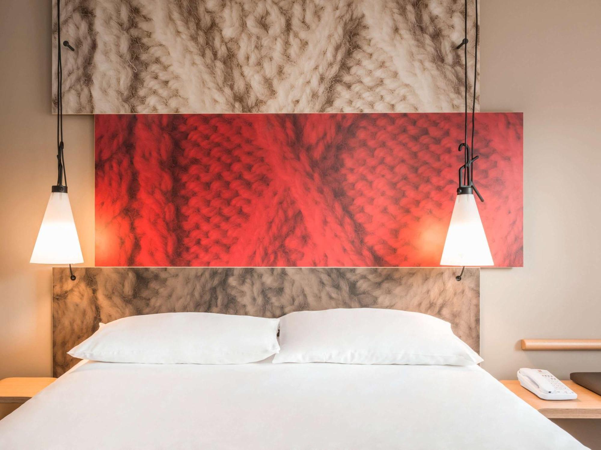 Отель Ibis Manosque Cadarache Экстерьер фото