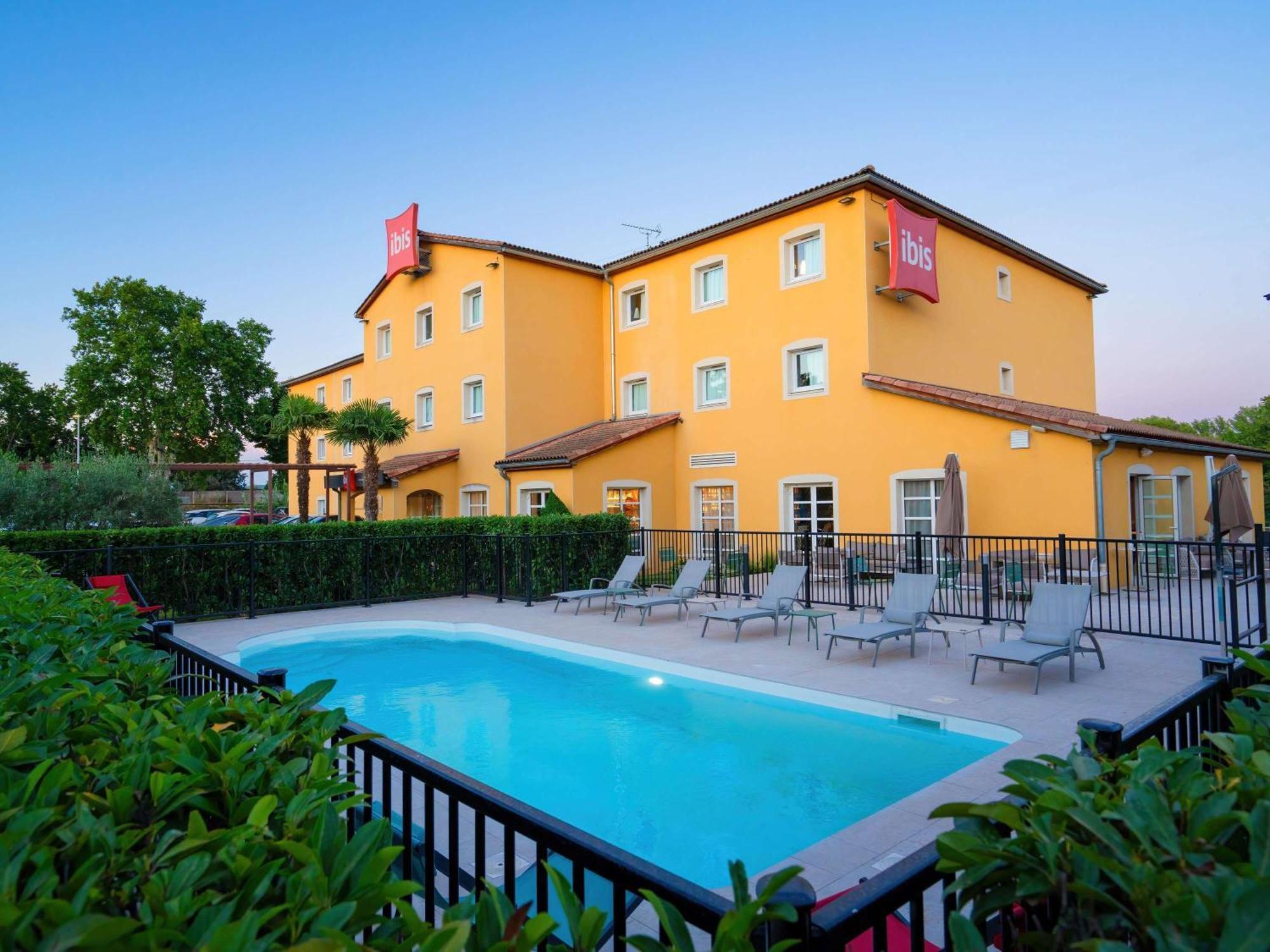 Отель Ibis Manosque Cadarache Экстерьер фото