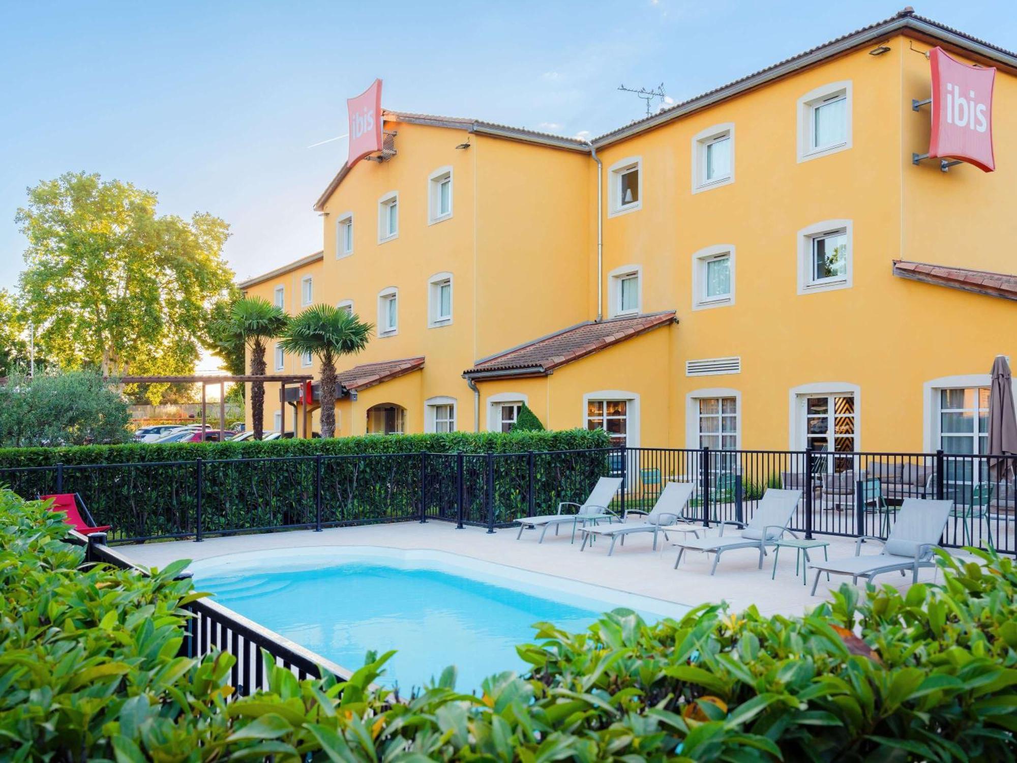 Отель Ibis Manosque Cadarache Экстерьер фото