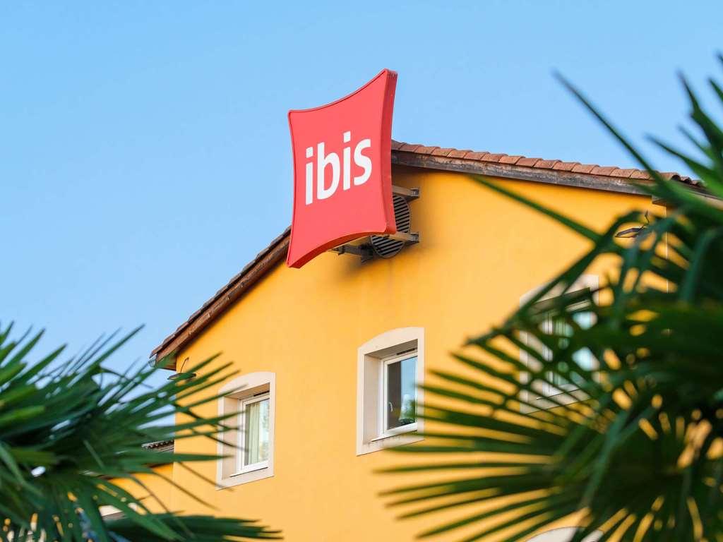 Отель Ibis Manosque Cadarache Экстерьер фото