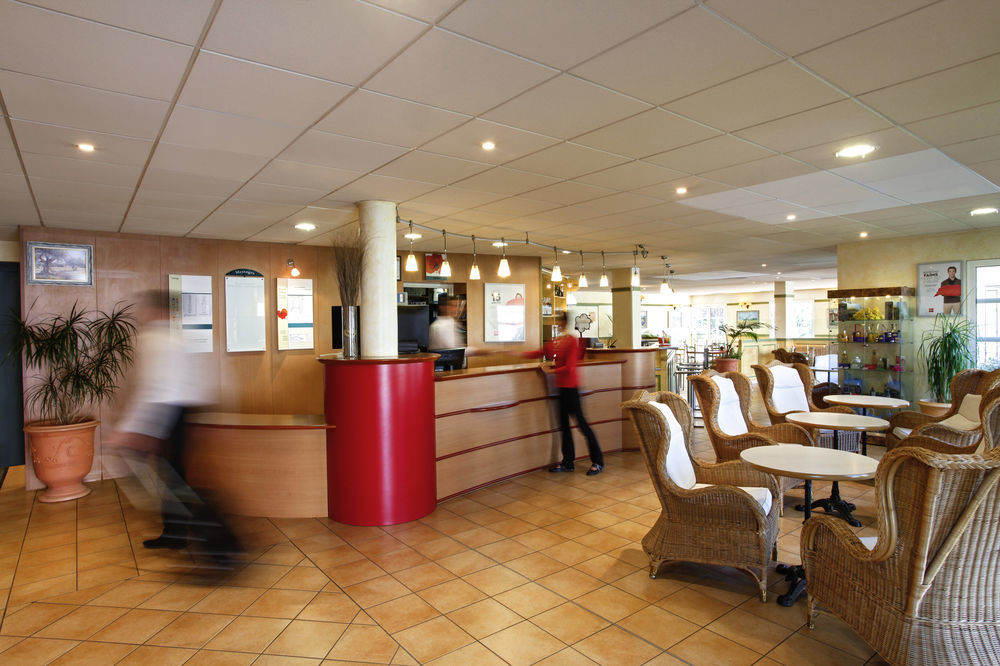 Отель Ibis Manosque Cadarache Экстерьер фото