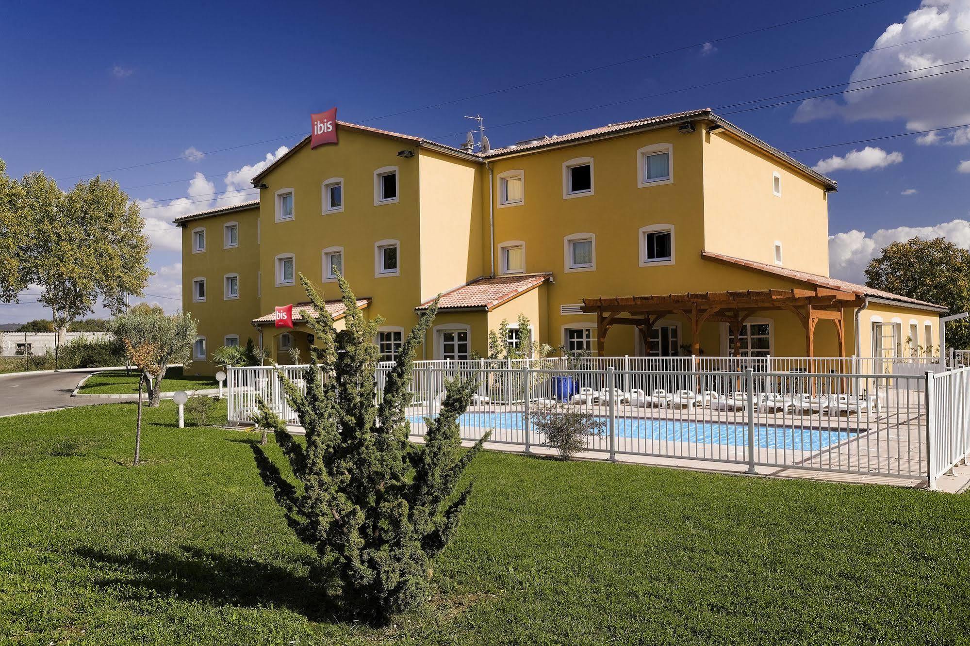 Отель Ibis Manosque Cadarache Экстерьер фото